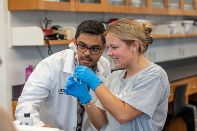 Student learning to prepare a vaccine